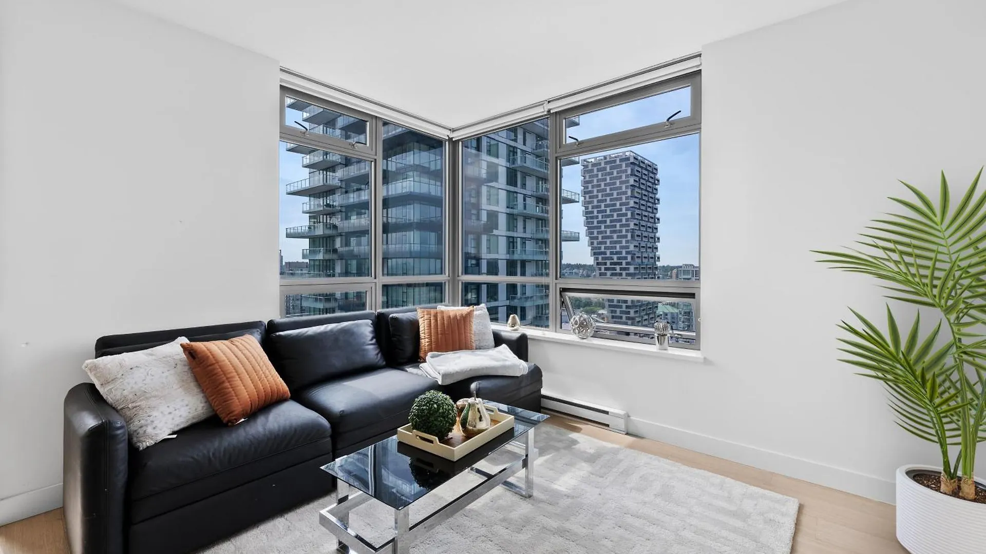 Spectacular City Ocean View 2 Bedroom Apartment For Rent Vancouver Canada