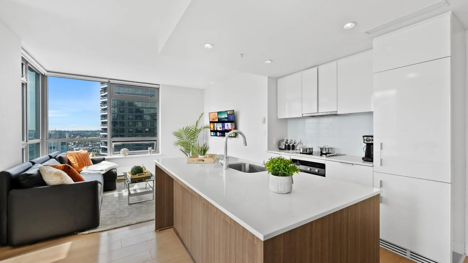 Spectacular City Ocean View 2 Bedroom Apartment For Rent Vancouver