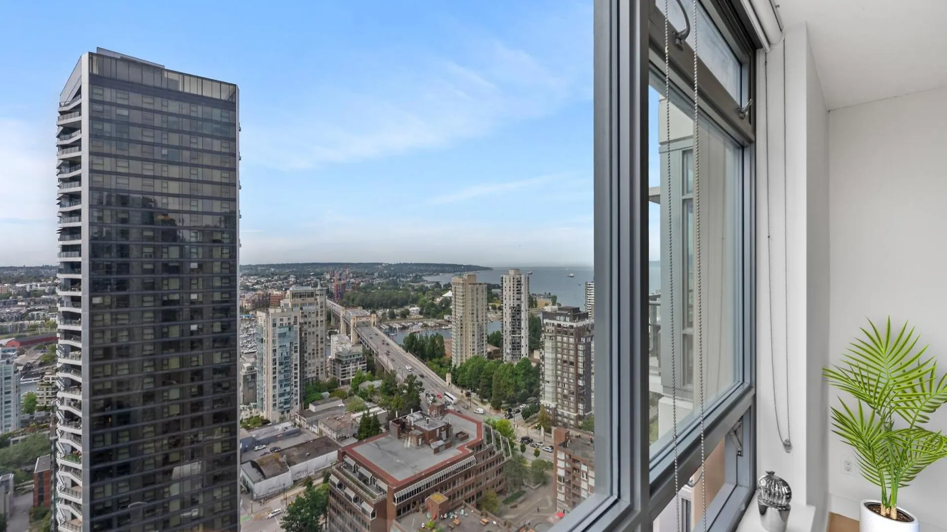 Spectacular City Ocean View 2 Bedroom Apartment For Rent Vancouver